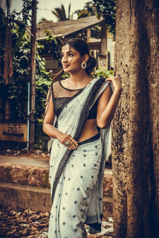 Latest saree designs for short, petite women